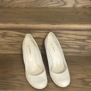 Spring beautiful white high heels shoes in very good condition